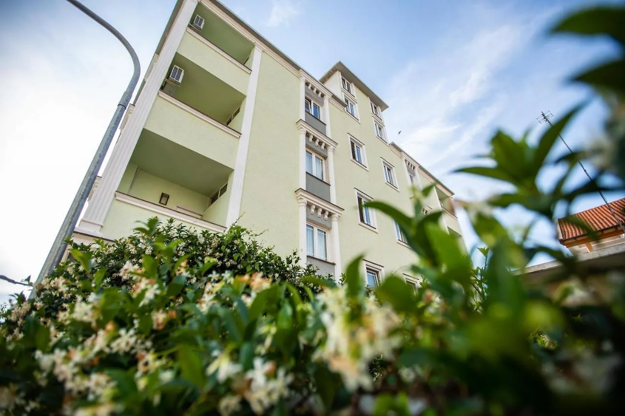 Velipoja Apartments Albania